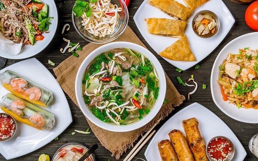 Du lịch ẩm thực vòng quanh Việt Nam.
