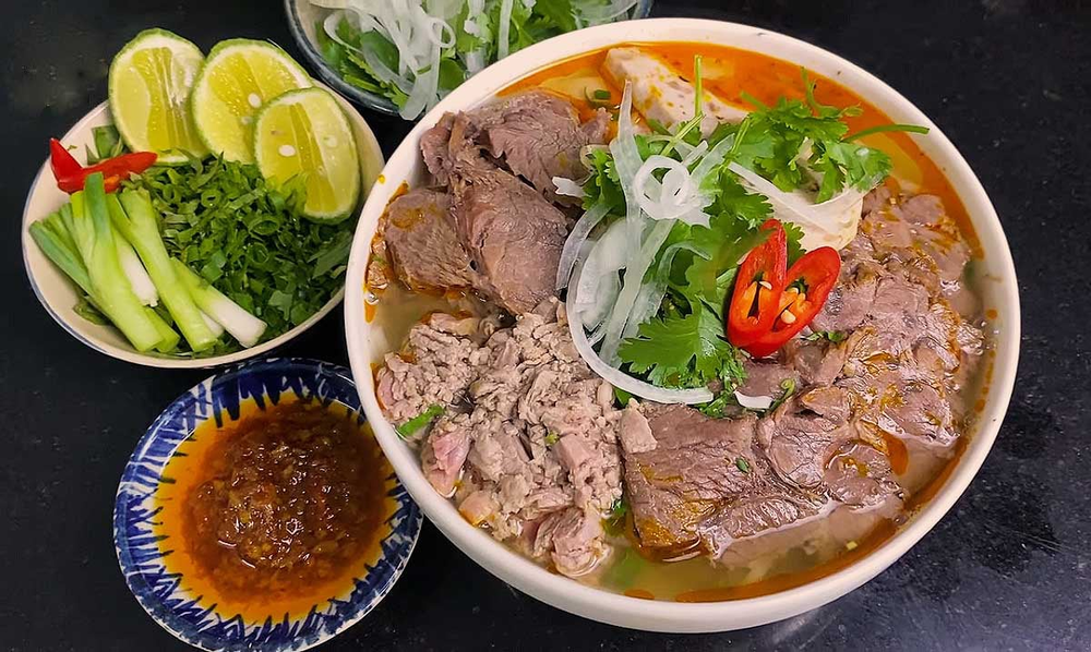 Du lịch ẩm thực vòng quanh Việt Nam.