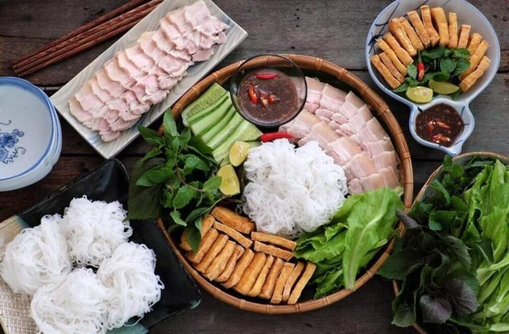 Du lịch ẩm thực vòng quanh Việt Nam.