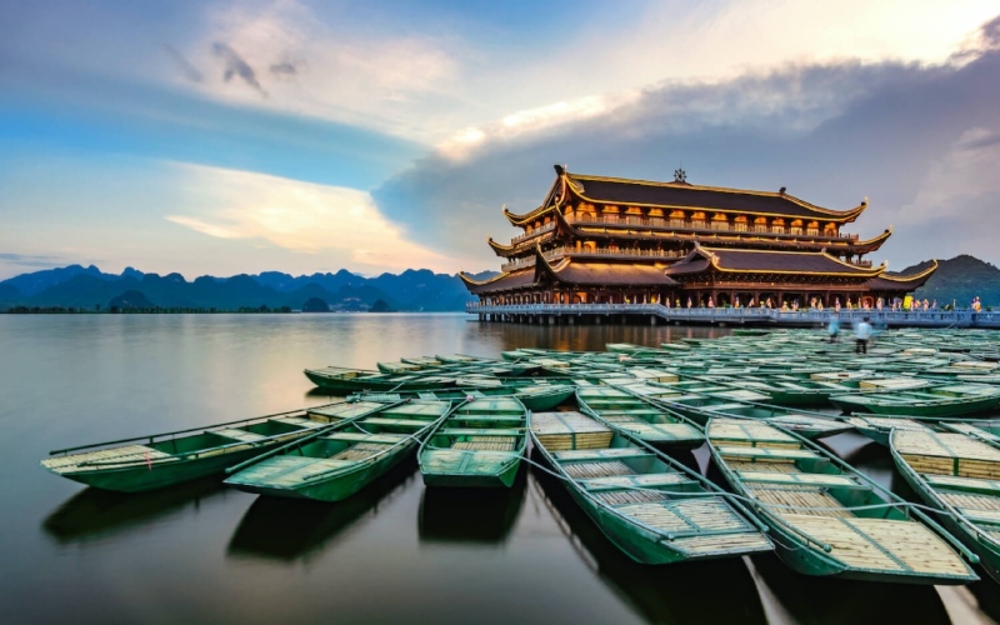 Du lịch tâm linh và những địa điểm chùa chiền nổi tiếng.