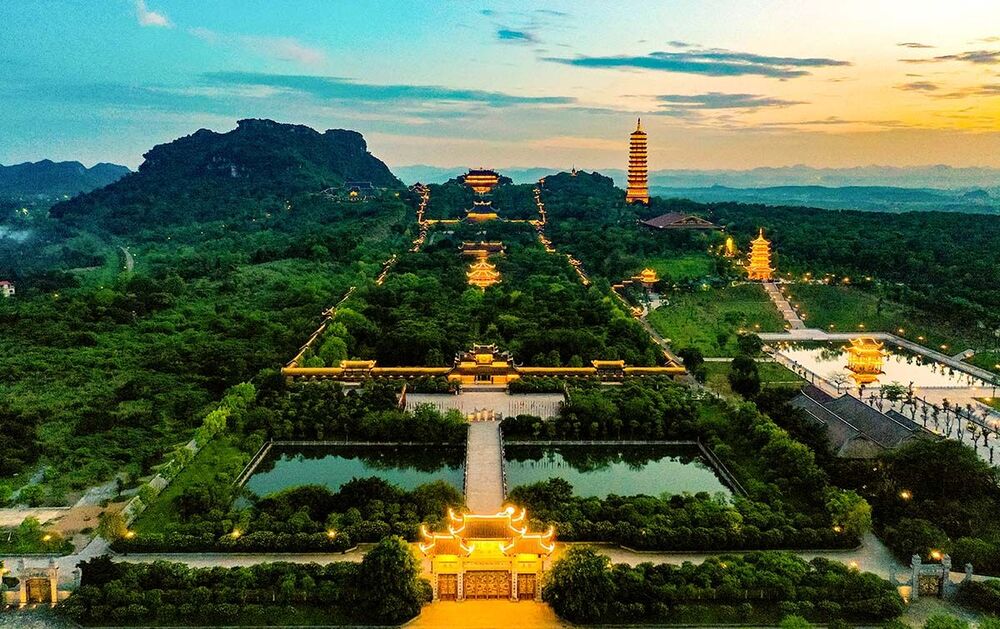 Du lịch tâm linh và những địa điểm chùa chiền nổi tiếng.