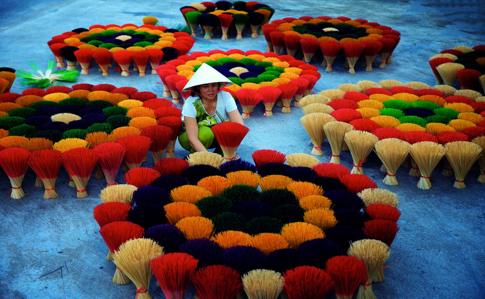 Khám phá các làng nghề truyền thống.
