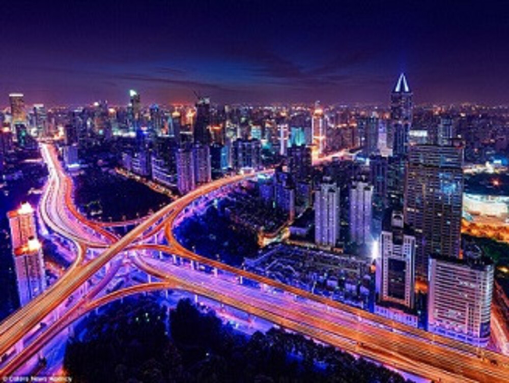 Khám phá cuộc sống về đêm của các thành phố lớn