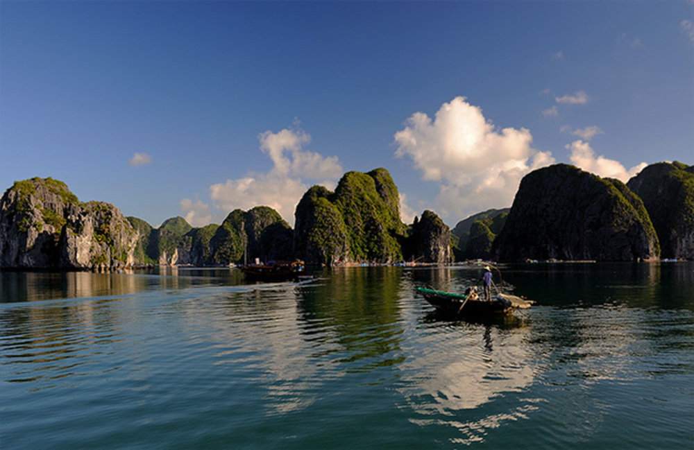Khám phá vẻ đẹp hùng vĩ của Vịnh Lan Hạ