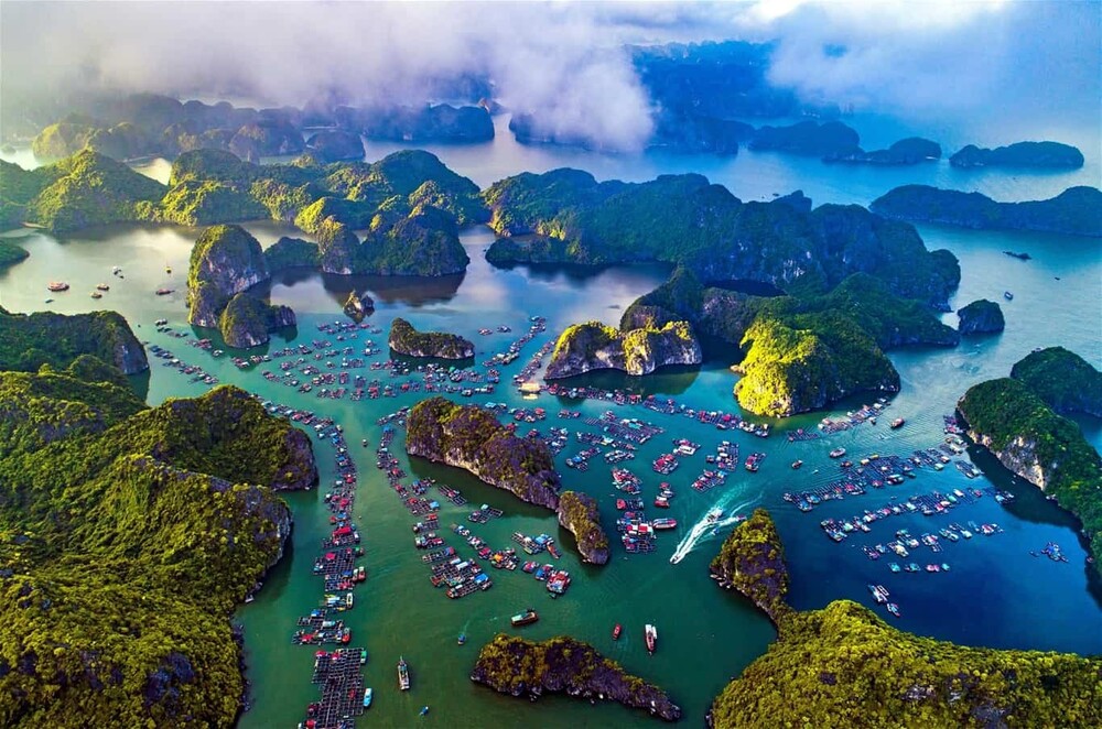 Khám phá vẻ đẹp hùng vĩ của Vịnh Lan Hạ