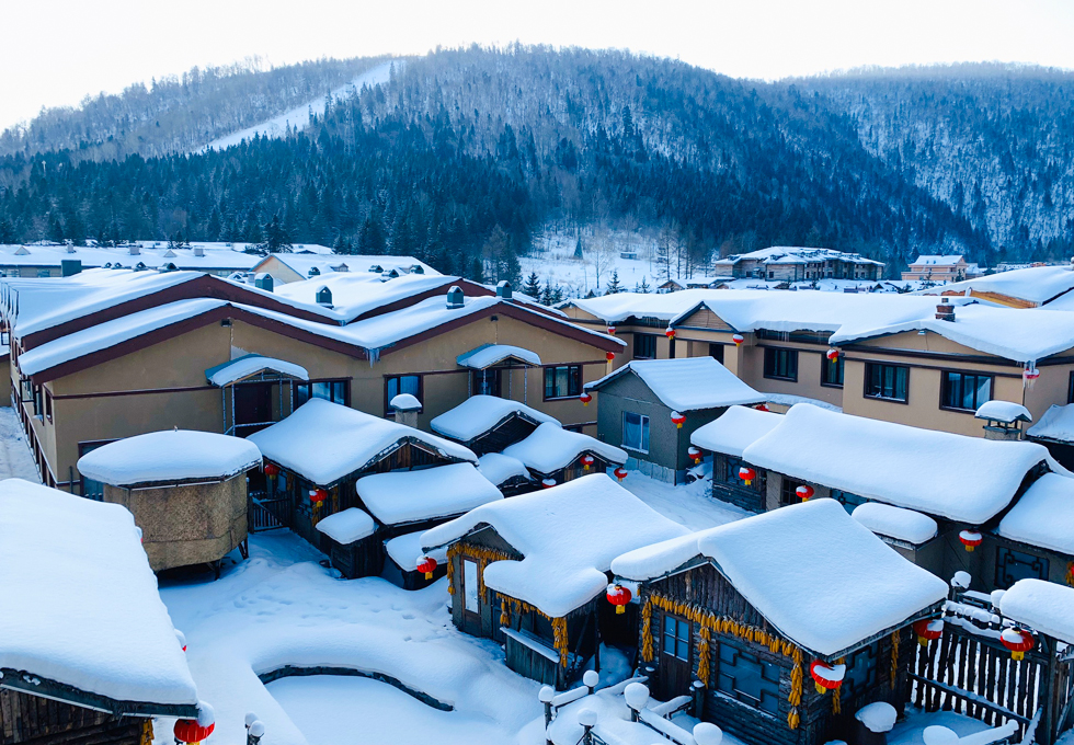 Cáp Nhĩ Tân vào mùa đông với đường phố phủ tuyết và không khí lạnh giá