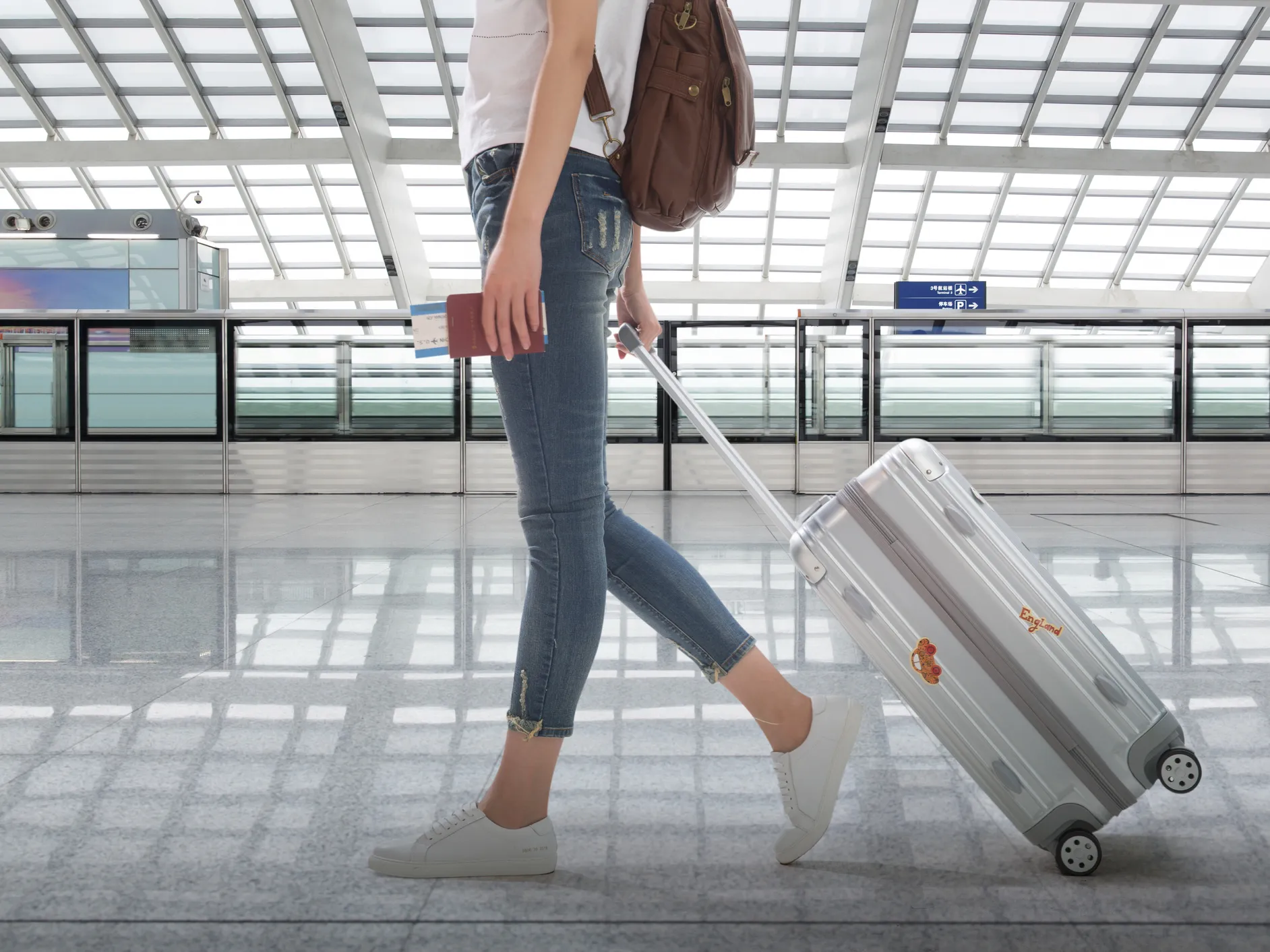 Du khách nước ngoài tự do khám phá Trung Quốc với hành lý cá nhân