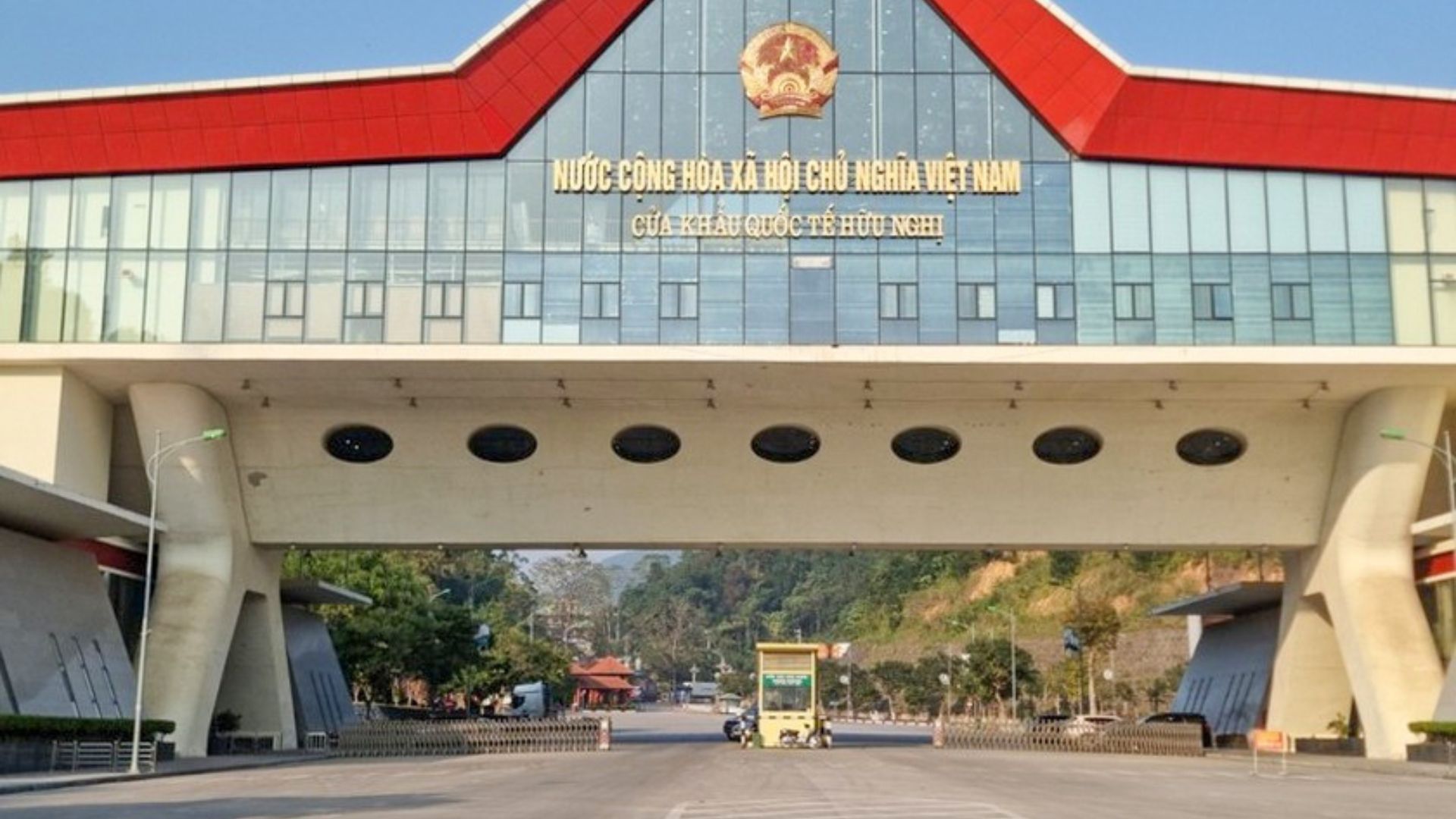 Lưu ý qua cửa khẩu – mẹo du lịch Trung Quốc an toàn và nhanh chóng