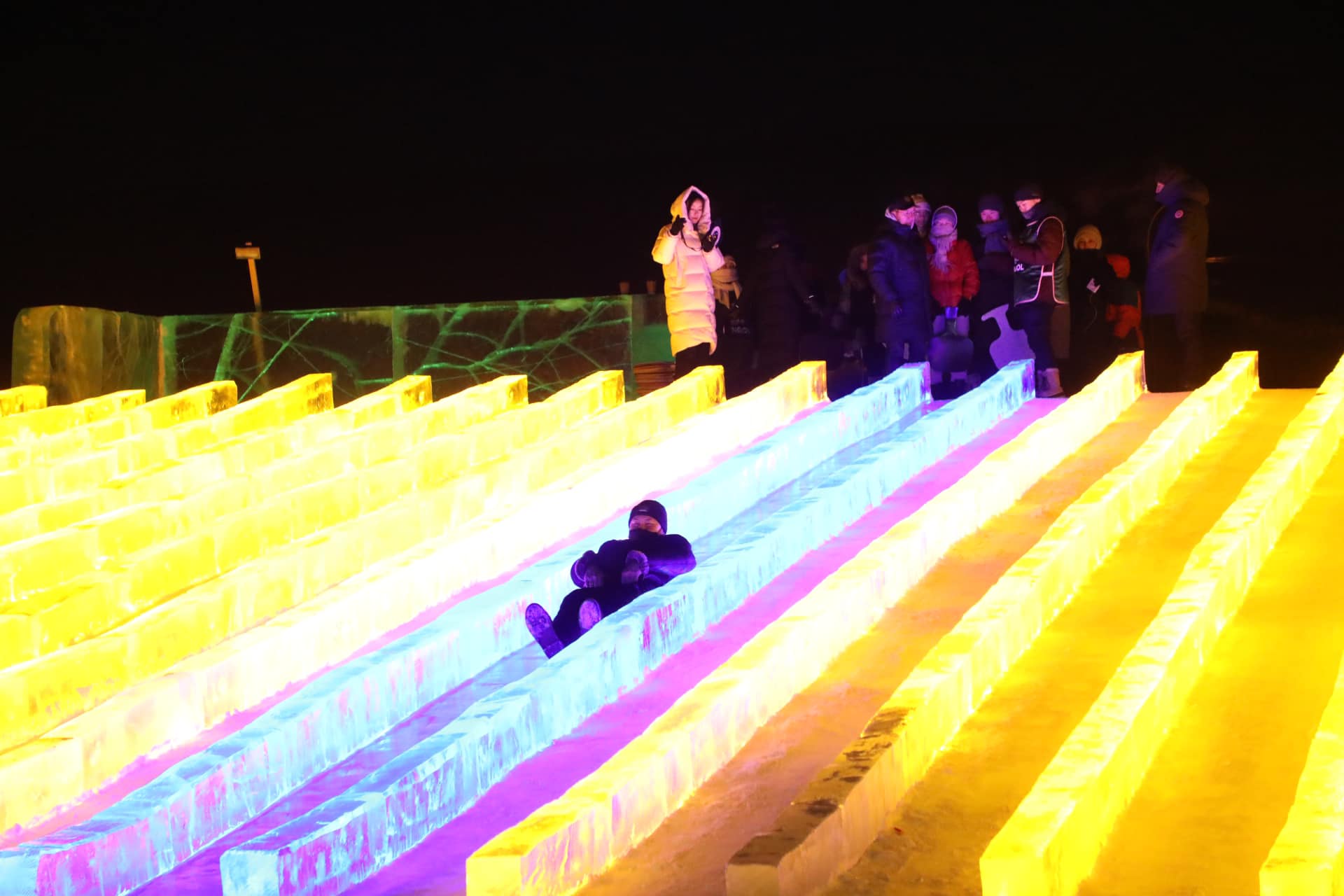 Trải nghiệm vui chơi mùa đông tại lễ hội băng đăng quốc tế Cáp Nhĩ Tân 2026