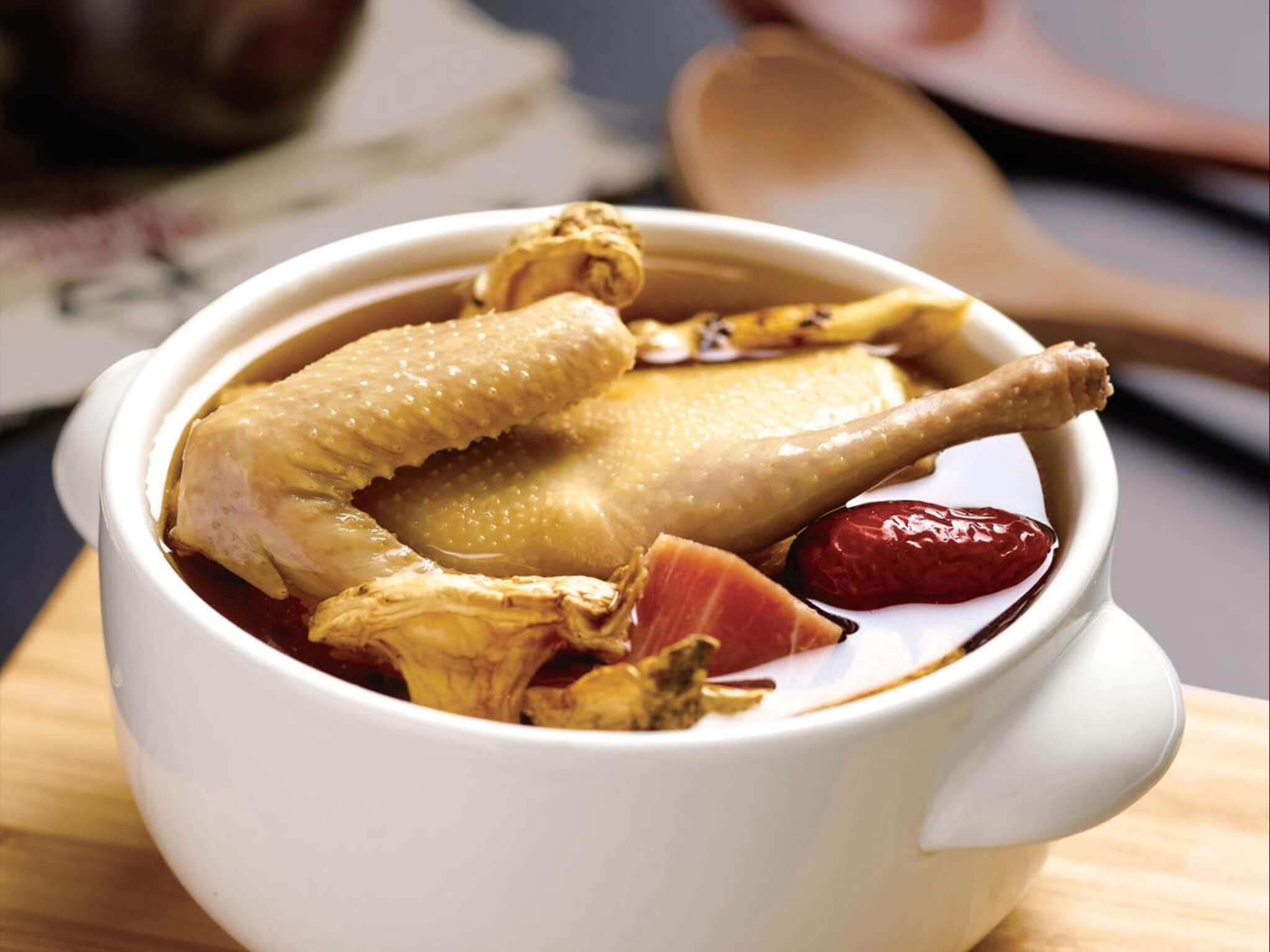 Vịt hầm thuốc bắc – món ăn Trung Quốc bổ dưỡng với thảo mộc truyền thống