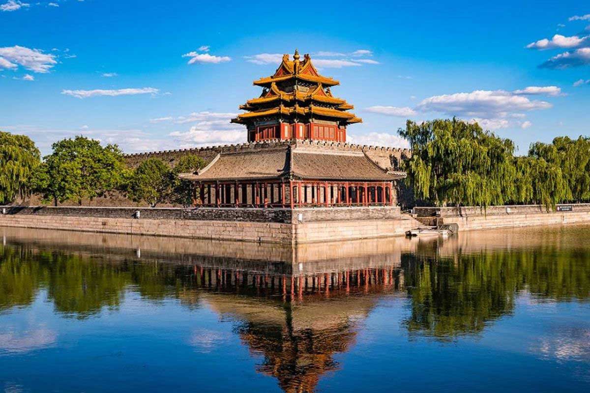 Cảnh quan Di Hòa Viên với hồ nước và kiến trúc hoàng gia