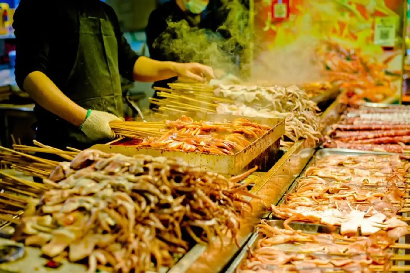 Du khách khám phá các điểm nổi bật tại Thâm Quyến