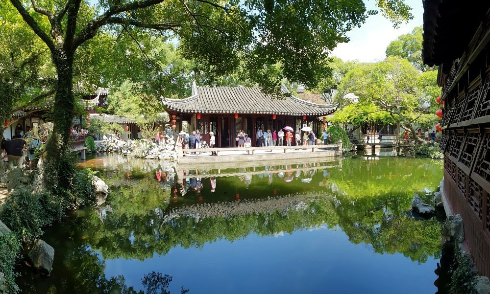 Hành lang kiến trúc uốn lượn trong Lưu Viên Tô Châu