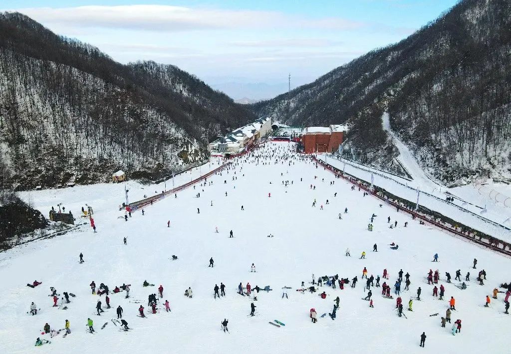 Khung cảnh mùa đông với tuyết rơi dày tại vùng núi Đông Bắc Trung Quốc