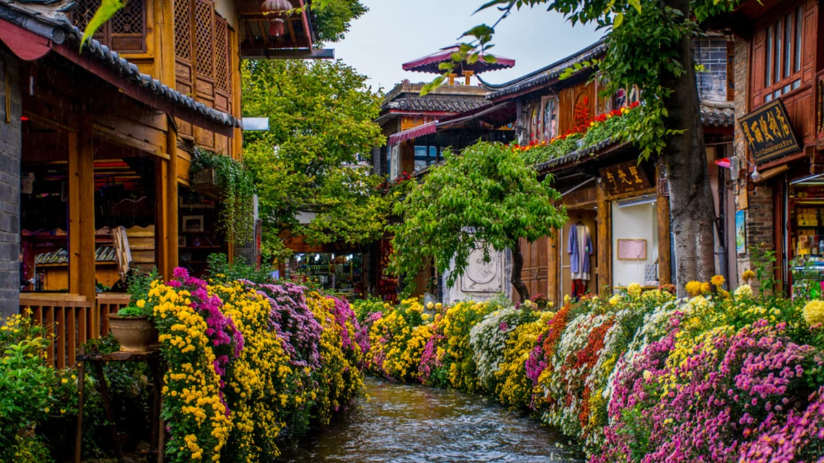 Phố cổ Lệ Giang với kiến trúc cổ và kênh nước đặc trưng