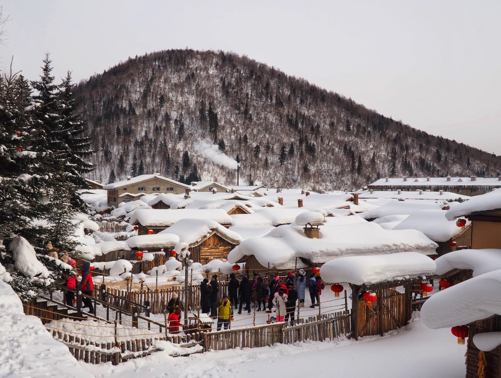 Toàn cảnh Thị trấn Tuyết Trung Quốc phủ tuyết trắng như cổ tích mùa đông