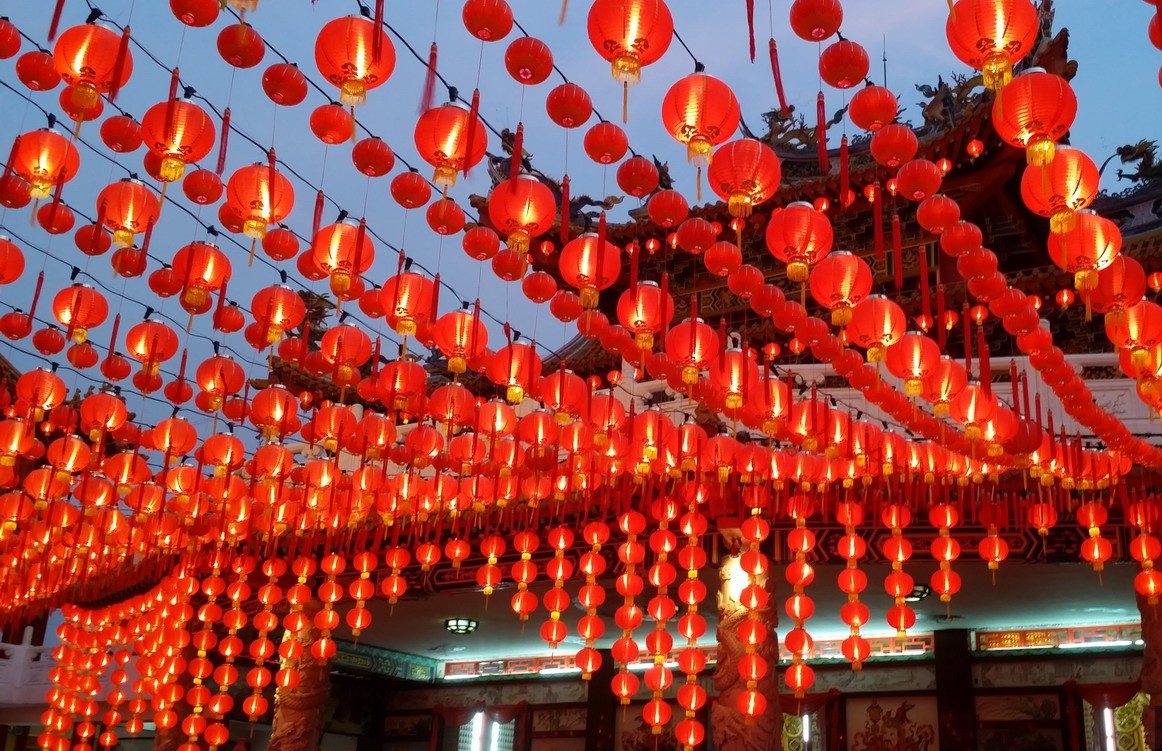 trải nghiệm đón Tết ở Trung Quốc với không khí lễ hội và đèn lồng đỏ truyền thống